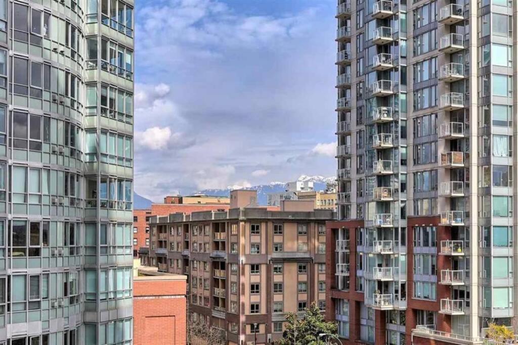 Lovely One-Bedroom Apartment With Pool, Hot Tub, And Gym In The Heart Of Downtown, Skytrain 3Min Away Vancouver Exteriér fotografie