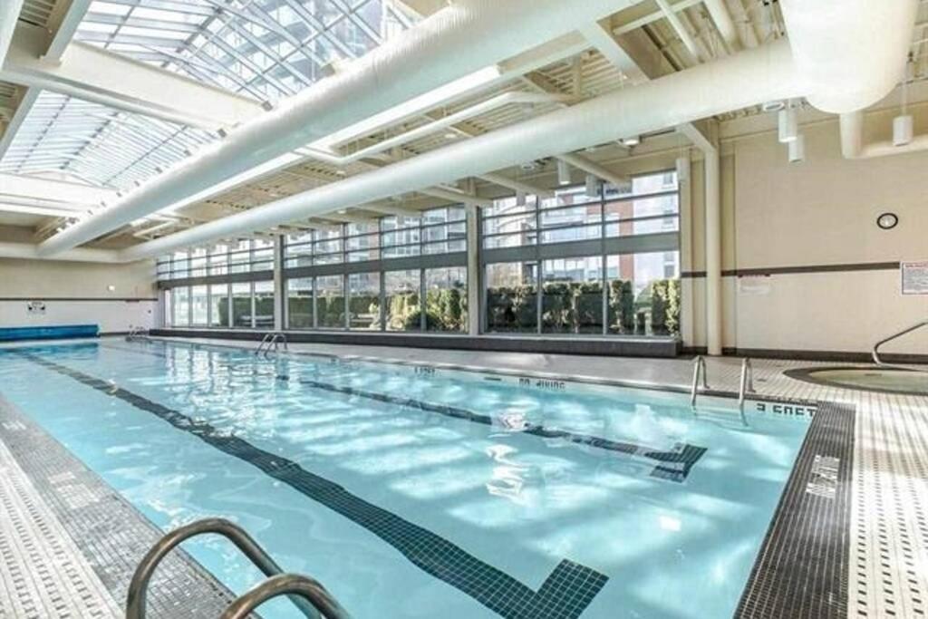 Lovely One-Bedroom Apartment With Pool, Hot Tub, And Gym In The Heart Of Downtown, Skytrain 3Min Away Vancouver Exteriér fotografie